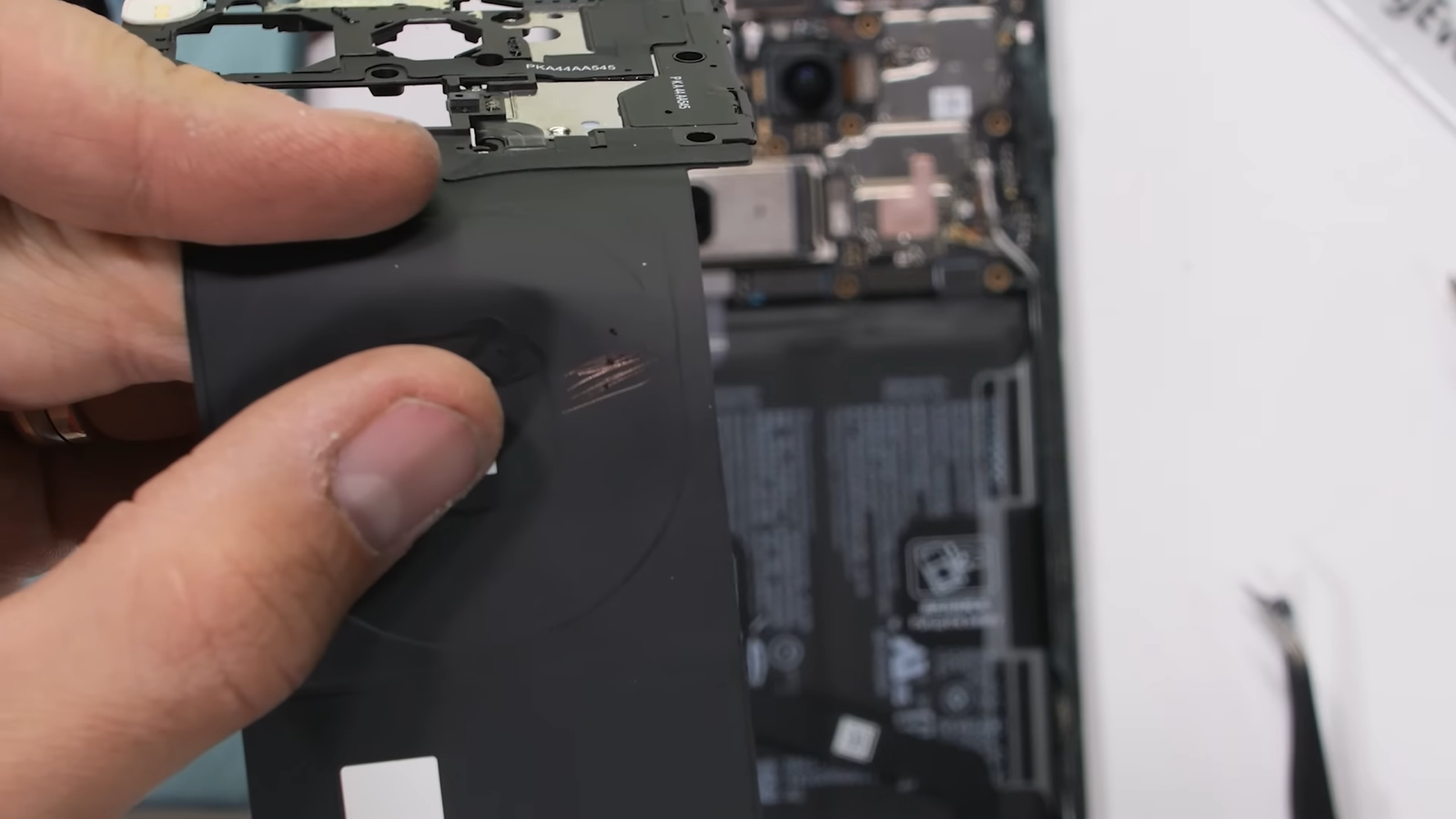 OnePlus 12 признали одним из лучших смартфонов по охлаждению процессора1
