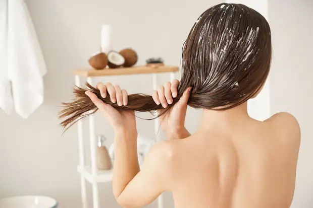 ОСН: репейное масло и горчица предотвратят выпадение волос0