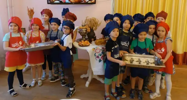 От истории к созданию: мастер-класс по приготовлению плюшек с сахаром прошел в столичном детском саду0