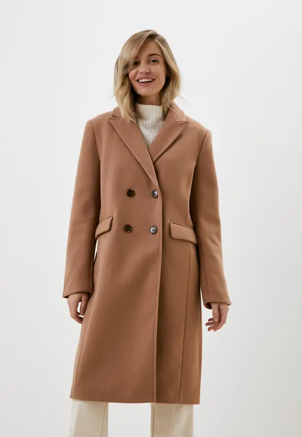 Пальто — универсальный предмет гардероба, который может как преобразить женщину, так и превратить ее образ в безвкусный.21