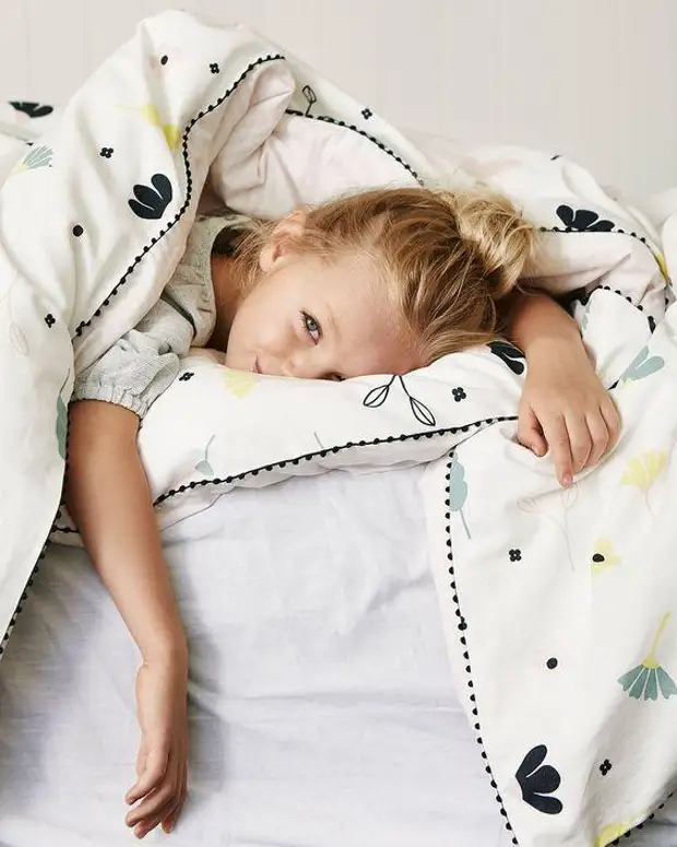 Почему детей не стоит укладывать спать в пижамах — 3 вредные причины1