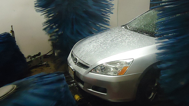 Эксперт рассказал, как правильно зимой мыть машину