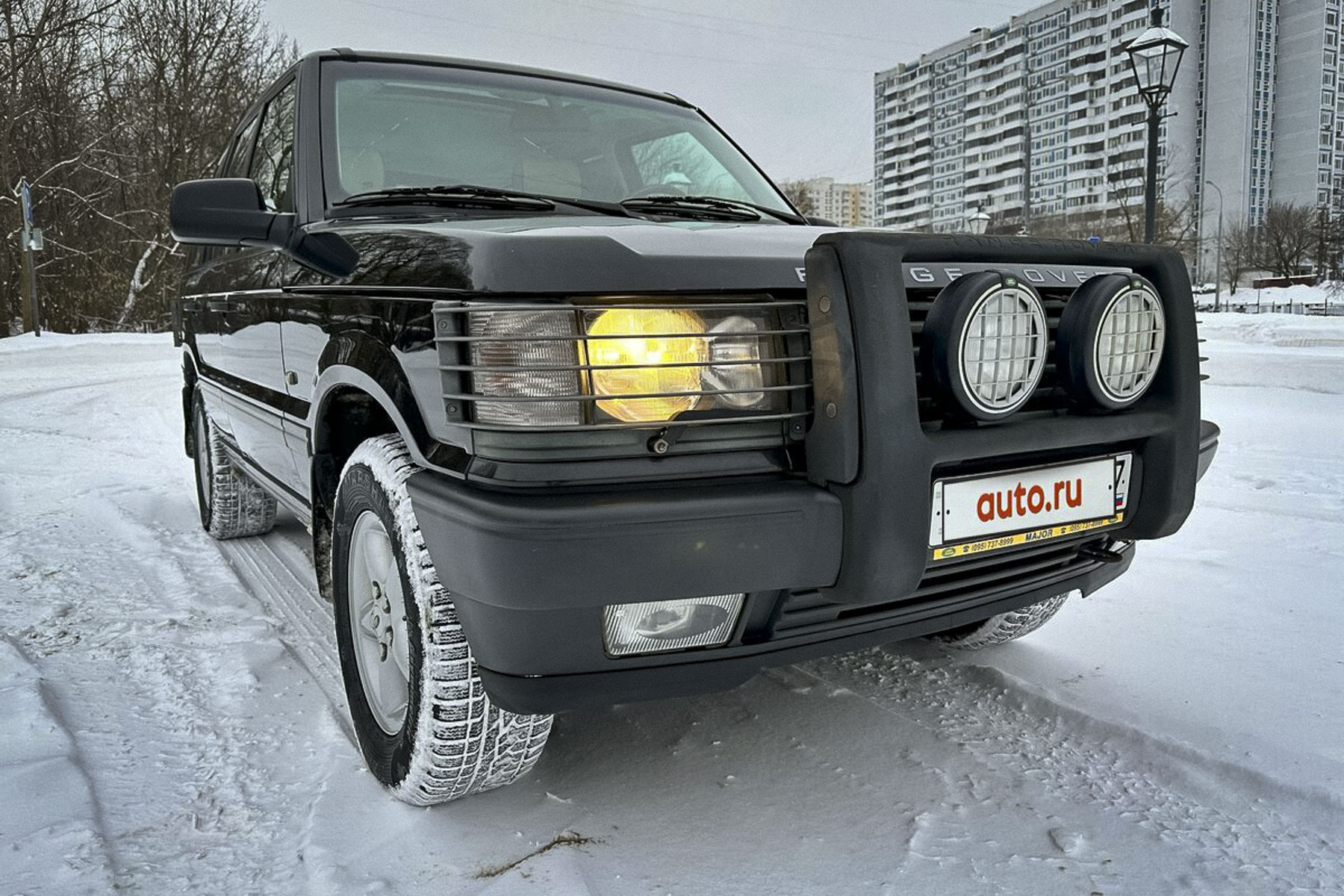 Почти новый 23-летний Range Rover продают в Москве за два миллиона рублей3