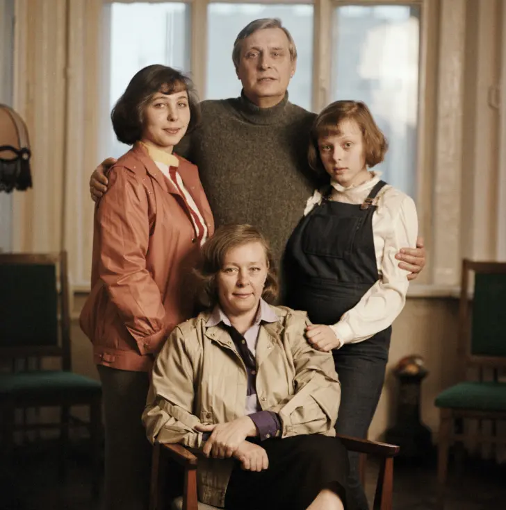 Олег Басилашвили с супругой и дочерьми 1986 год