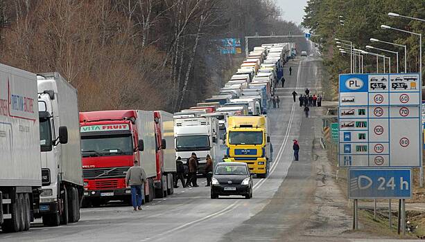 Правительство Польши подписало соглашение о блокировке границы с Украиной0