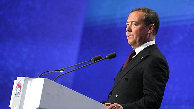 Пророческий пост Медведева от 2022 года о событиях в США обсуждают в Сети