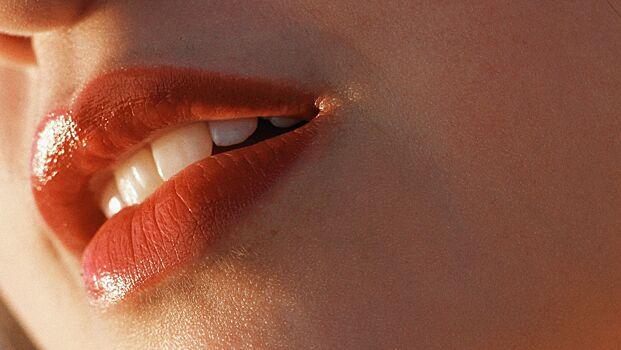 Пухлые и блестящие: топ советов по уходу за губами