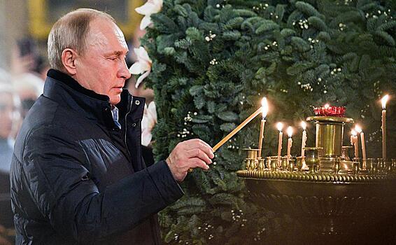 Путин встретил Рождество в домовой церкви в Ново-Огарёве0
