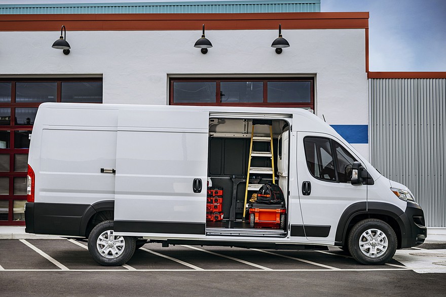 Рассекречен Ram ProMaster EV: фургон поборется за клиентов с Ford E-Transit2