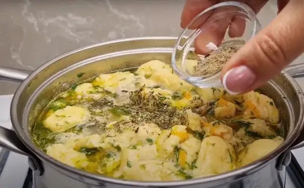 Рецепт куриного супа — невероятно вкусно. Муж просит готовить снова и снова0