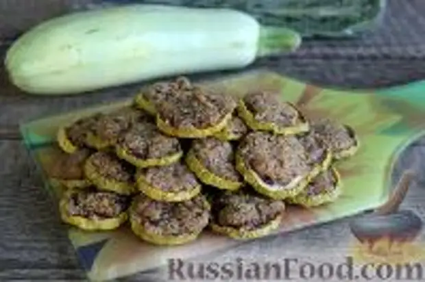 Фото к рецепту: Кабачки с сыром, орехами и розмарином