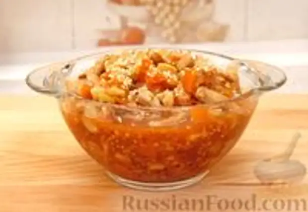 Фото к рецепту: Куриное филе с морковью и яблоком в кисло-сладком соусе