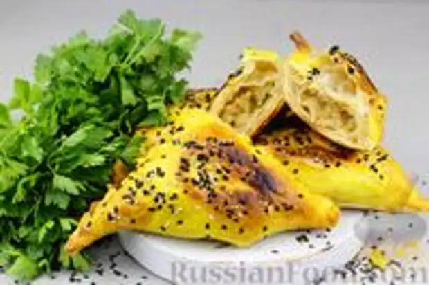 Фото к рецепту: Слоёные пирожки с горохом (в духовке)