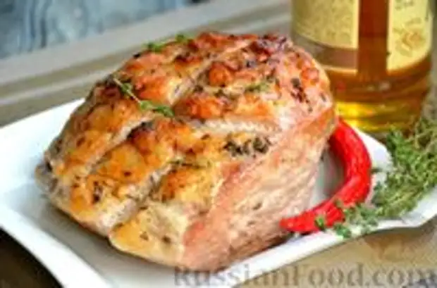 Фото к рецепту: Пряная свинина, запечённая в рукаве с пивом