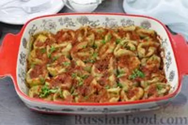 Фото к рецепту: Голубцы-улитки с куриным фаршем и булгуром, в томатном соусе