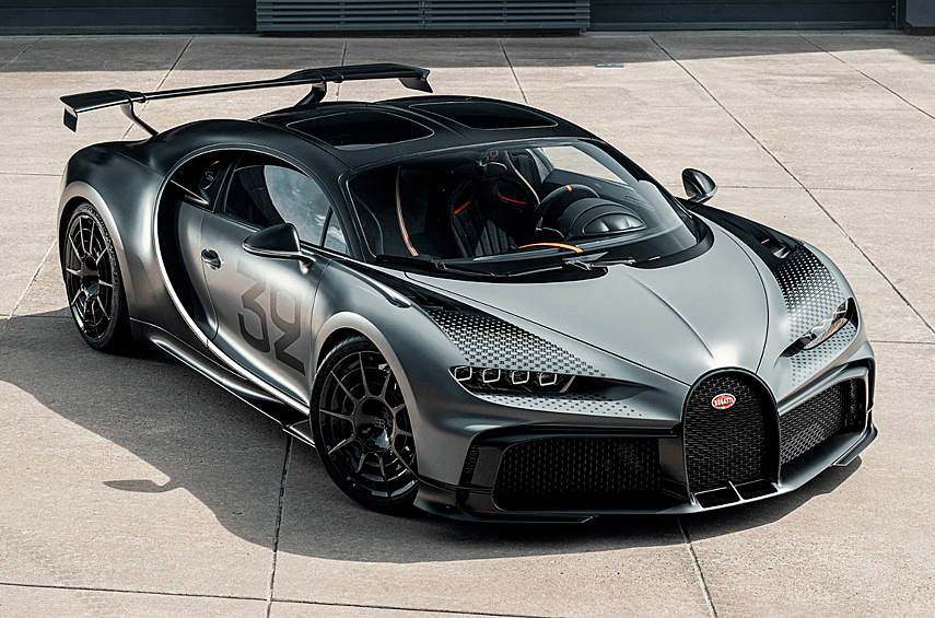 Bugatti Chiron Pur Sport Grand Prix. Компания посвятила эксклюзивный экземпляр французскому гонщику ХХ века Луи Широну, подарившему гиперкару своё имя.