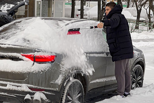 Эксперт объяснил причины падения стоимости авто из-за неправильной очистки от снега