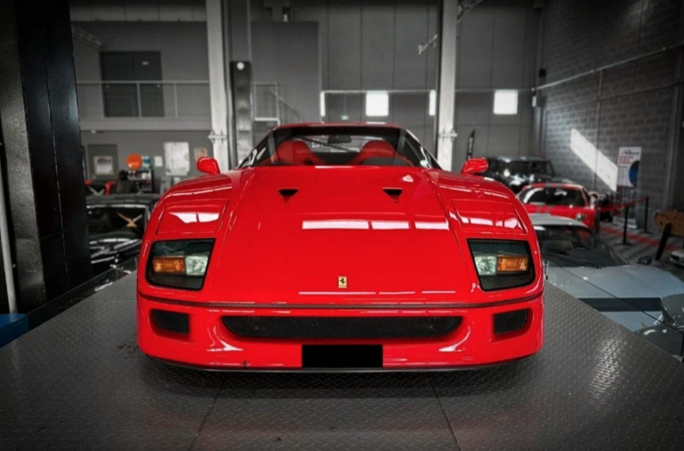 Самую дорогую Ferrari в России предлагают купить за 300 миллионов рублей. Суперкару больше 30 лет3