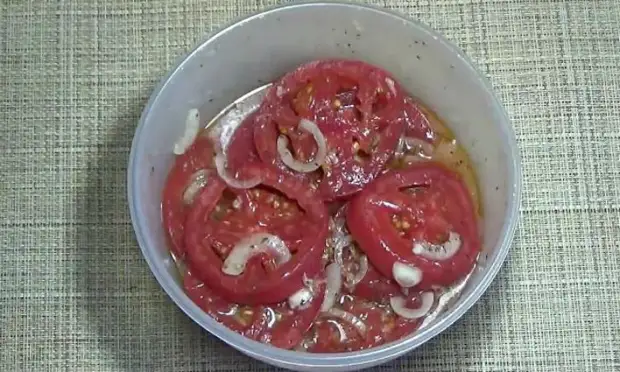 Секундная закуска из помидоров: вкуснее любого салата и гарнира1