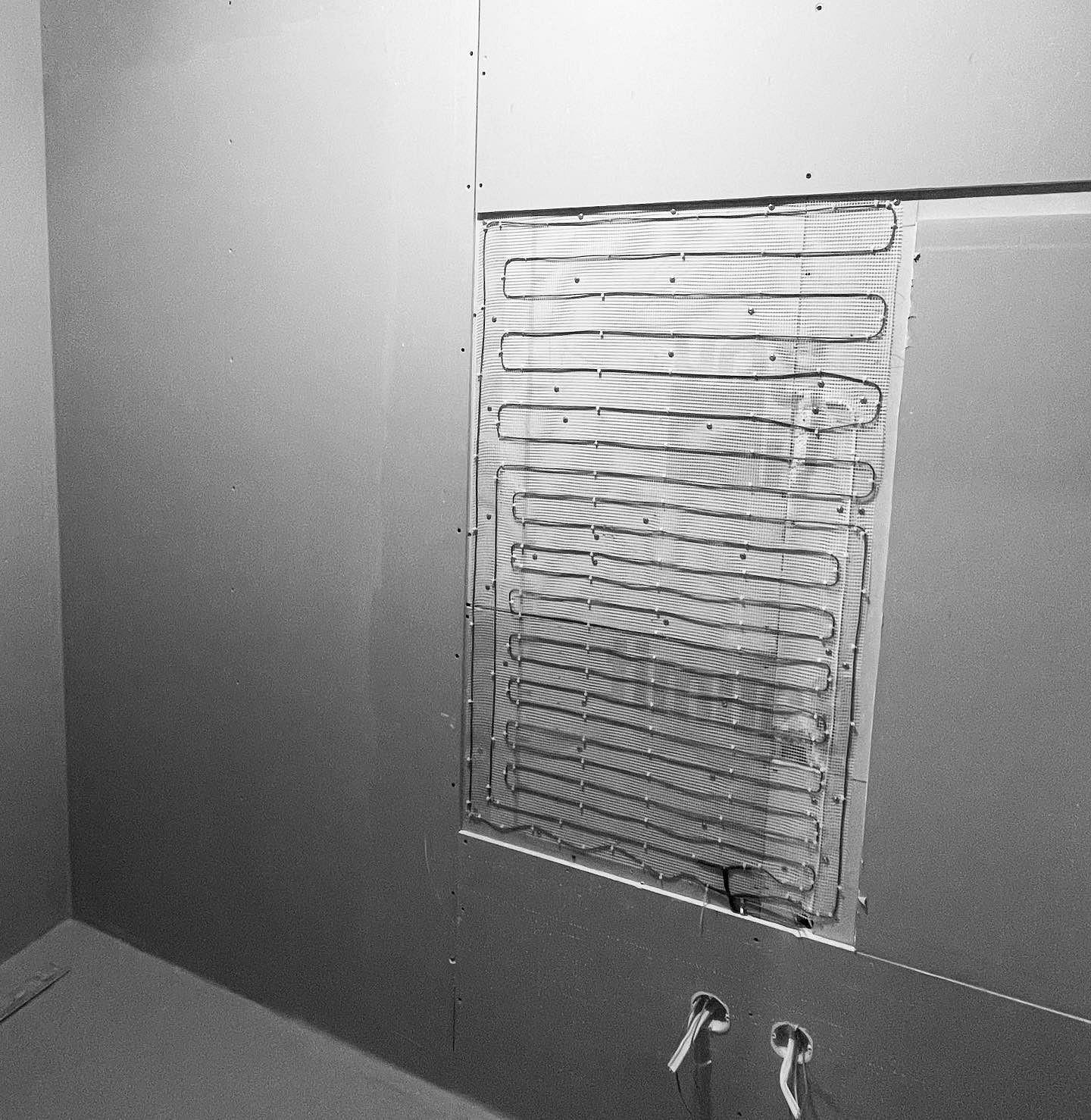 Теплая стена в ванной вместо полотенцесушителя: как сделать, реальные отзывы8