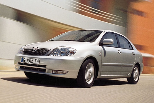 Toyota запретила садиться за руль 20-летних Corolla и RAV4 под страхом смерти