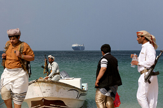 Хуситы напали на судно у побережья Йемена