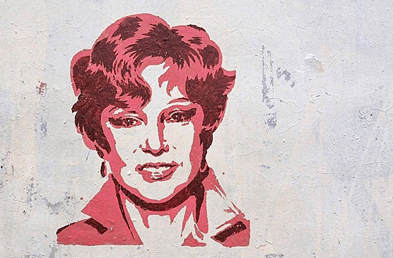 Умер петербургский уличный художник Zoom