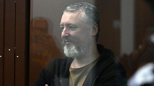У Мосгорсуда начались задержания после вынесения приговора Игорю Стрелкову