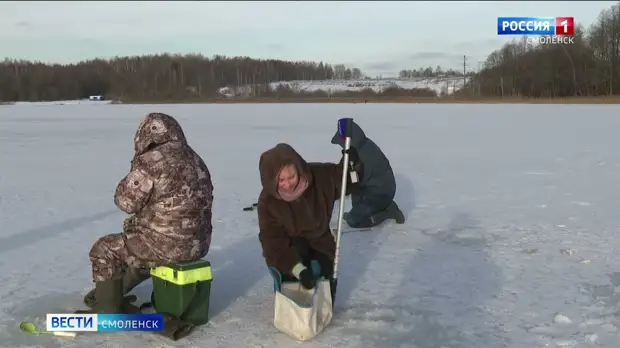 Видео: В Смоленске любителям зимней рыбалки напомниил о правилах безопасности на льду0
