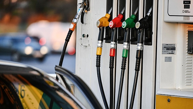Власти попросили нефтекомпании сдерживать цены на бензин