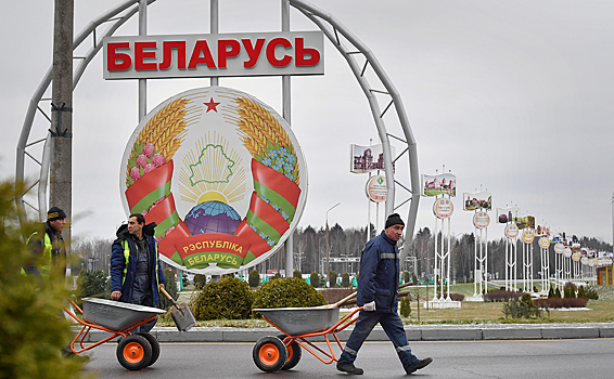 В Белоруссии предупредили о новой фазе противостояния Востока и Запада