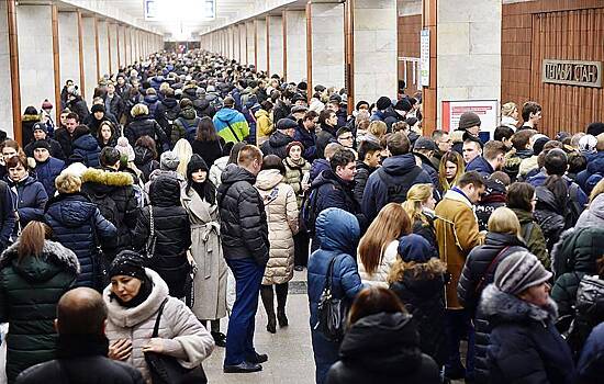 В России заявили о готовности выпускать стоячие вагоны метро