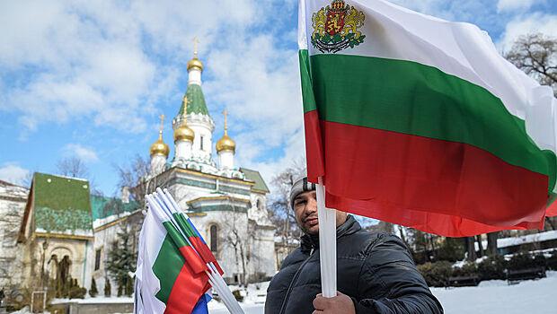 Сенатор раскритиковал желание Болгарии убрать дружбу с РФ из учебников