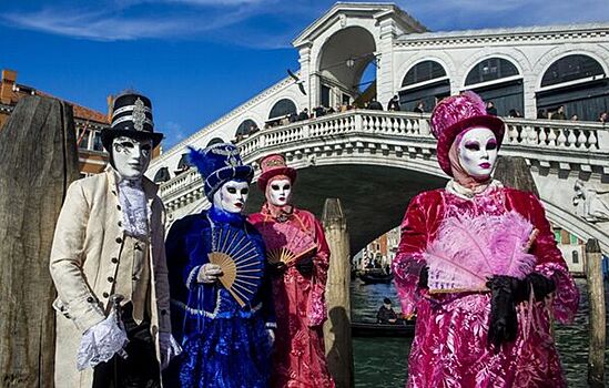 В Венеции начался традиционный карнавал
