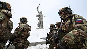 Добровольцы отряда "Сталинград" на Мамаевом кургане перед отправкой в зону проведения специальной военной операции, январь 2023 года