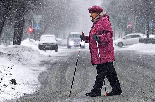 Врач перечислил пожилым россиянам способы правильно одеваться зимой