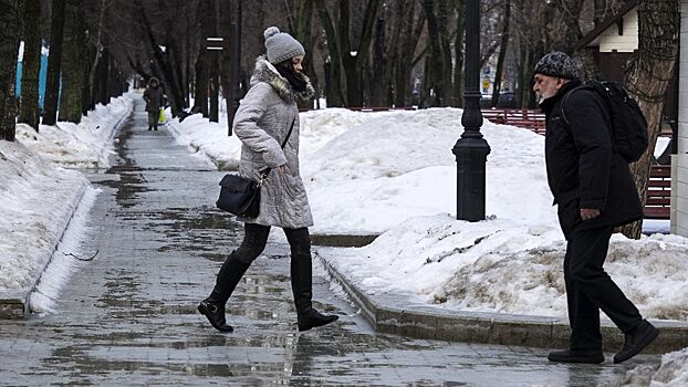 «Желтый» уровень опасности из-за гололедицы продлили в Москве