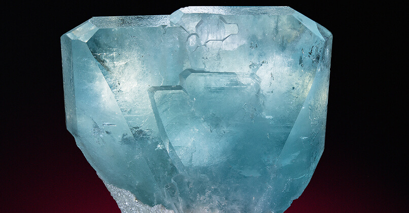 Необработанный кристалл топаза