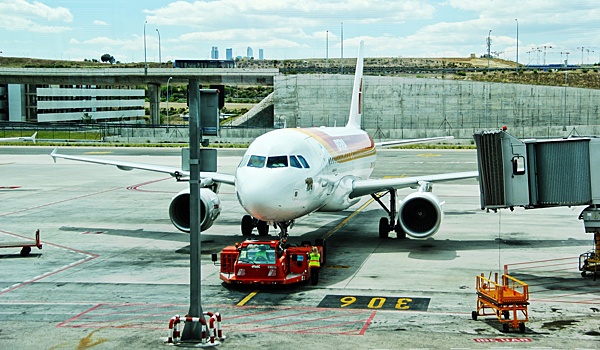 Авиакомпания BeOnd будет выдавать пассажирам рейса до Мальдив Apple Vision Pro