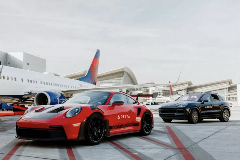 Авиакомпания Delta использует Porsche 911 GT3 RS для перевозки опаздывающих пассажиров между терминалами1