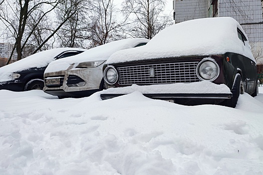 Автоэксперт объяснил, почему почему опасно оставлять машину под снегом