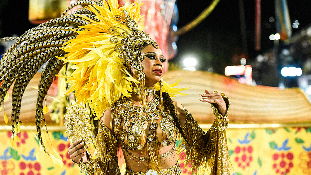 Бесконечные танцы: яркие кадры карнавала в Рио-де-Жанейро10
