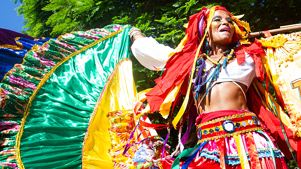 Бесконечные танцы: яркие кадры карнавала в Рио-де-Жанейро3