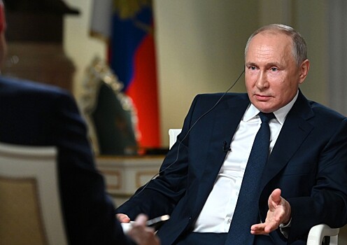 В Кремле обсуждается возможность интервью Путина Карлсону