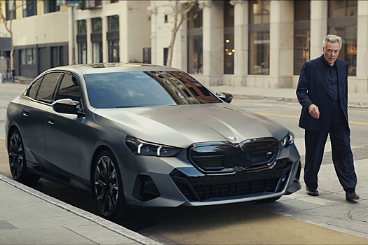 BMW привлекла для рекламы i5 актера Кристофера Уокена