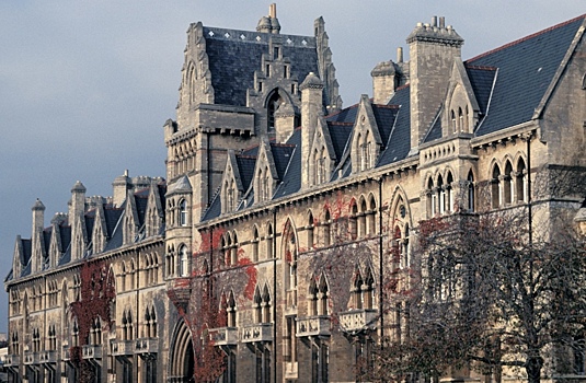 Британские университеты угрожают вывести £5 млрд из банков