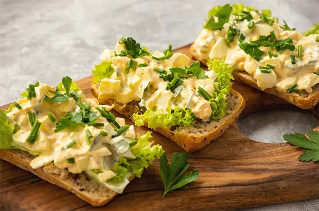 Бутерброды с яйцами. 7 крутых идей для сытного перекуса3