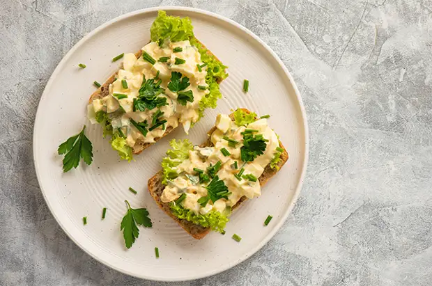 Бутерброды с яйцами. 7 крутых идей для сытного перекуса4