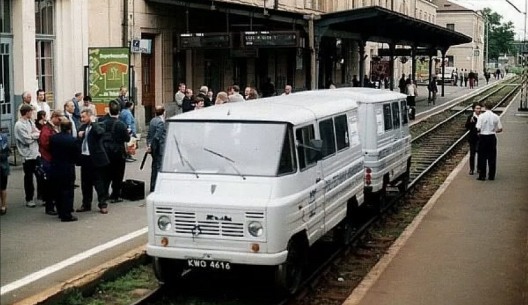 Было и такое: фургончики Zuk A07 стали необычной железнодорожной дрезиной Mitor-012