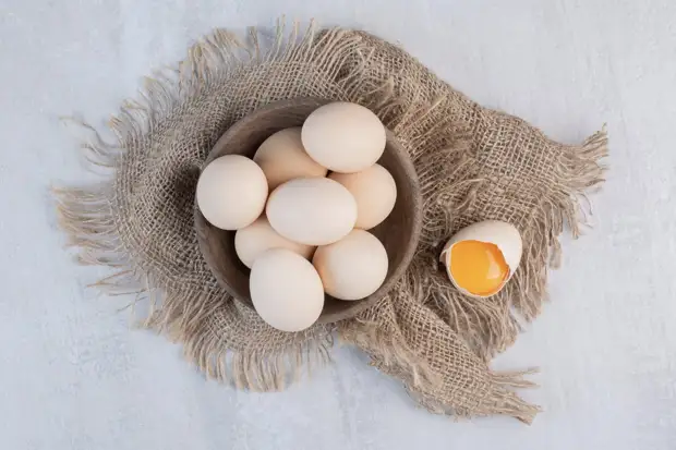 Диетологи рассказали, что куриные яйца полезнее всего есть в вареном виде0